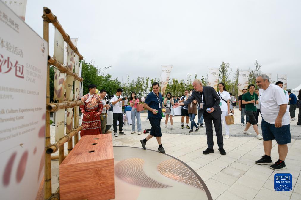 伯爵棋牌平台